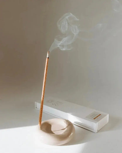 Palo Santo Räucherstäbchen von ZoaZen im Reinigungsritual – Anwendung