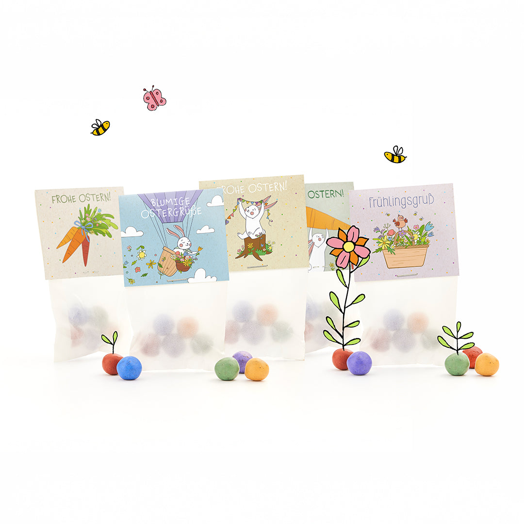 10 Oster-Geschenktütchen mit je 5 Wildblumen-Saatkugeln – Verpackung und Produkt im Freisteller