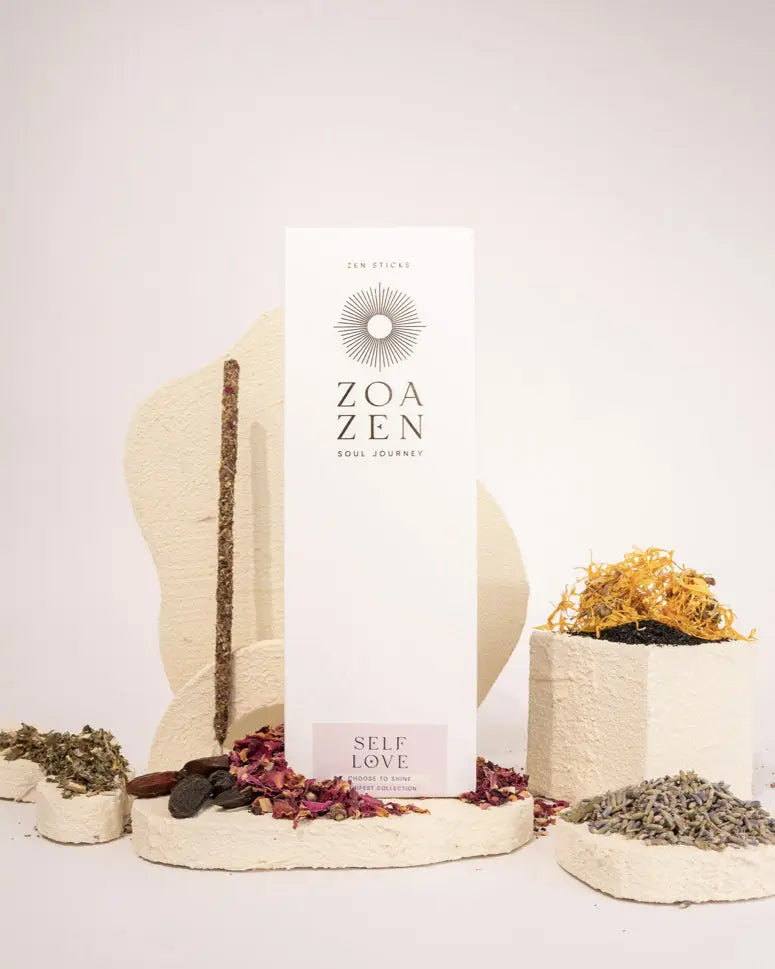 Self Love Räucherstäbchen von ZoaZen im achtsamen Ritual – Detailansicht