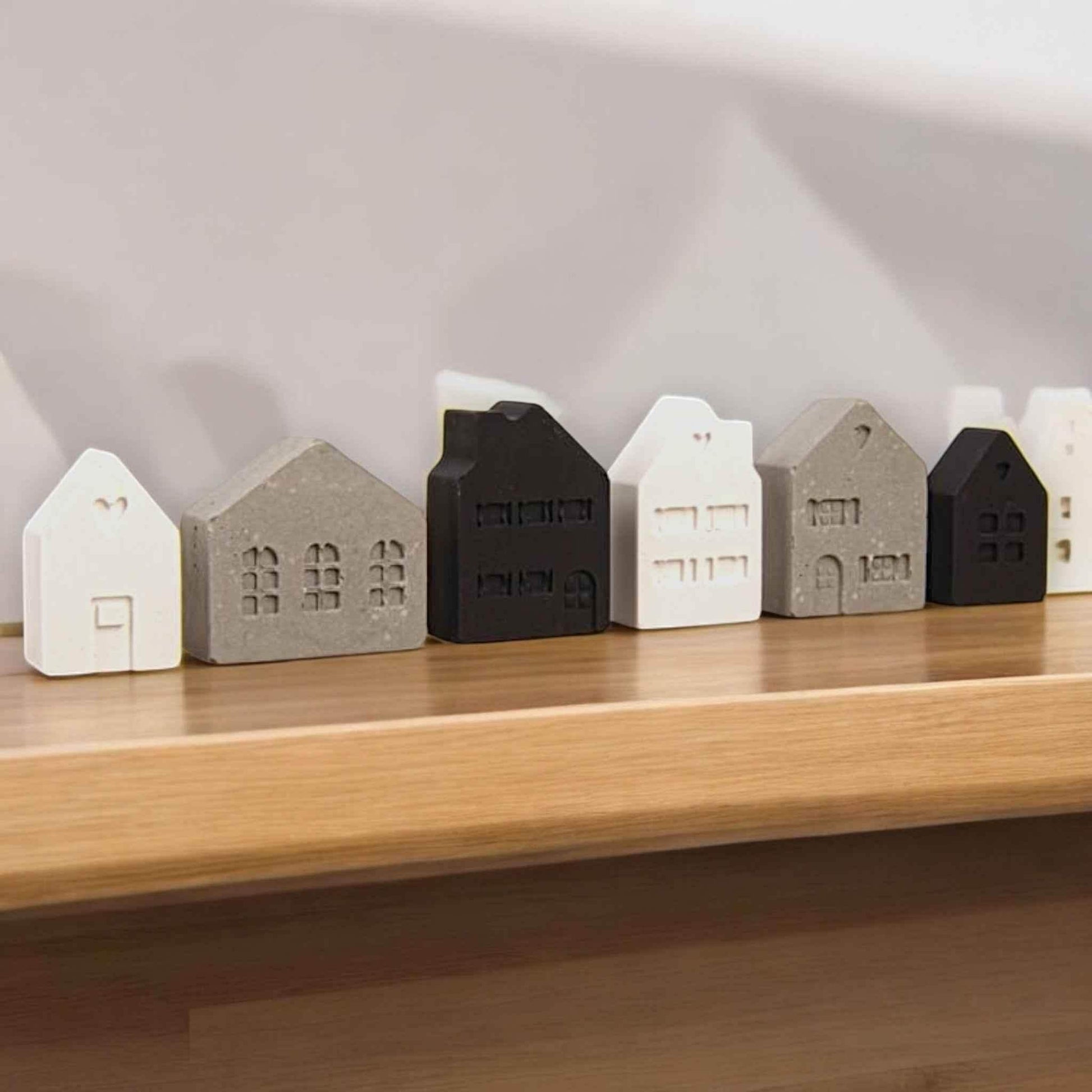 Mini Deko-Häuschen 15er Set – Gesamtansicht der handgemachten Häuser