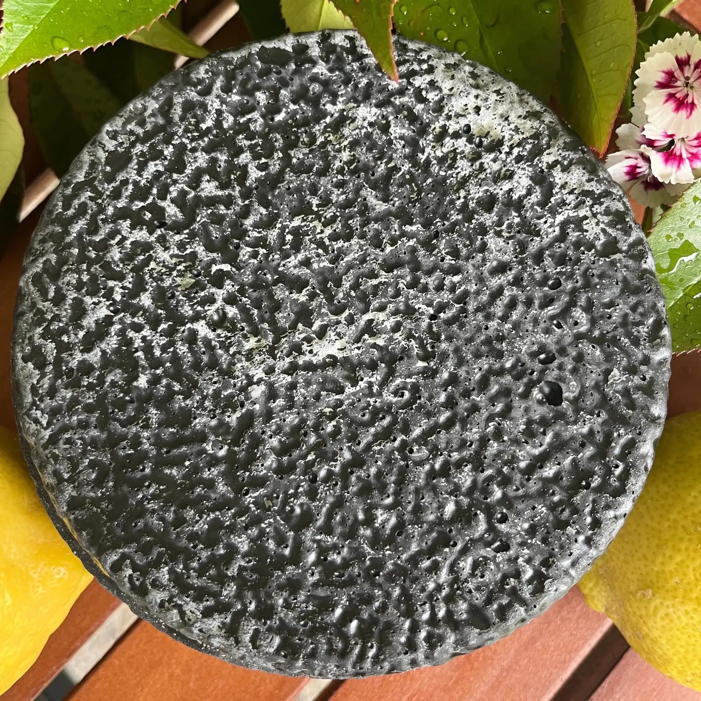Handgemaakte citronellakaars voor beschutte buitenruimtes