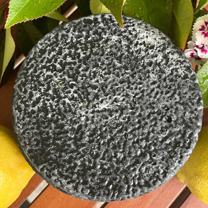 Schwarze XL Outdoor-Kerze „Die Dämmerung“ mit Blütendekor