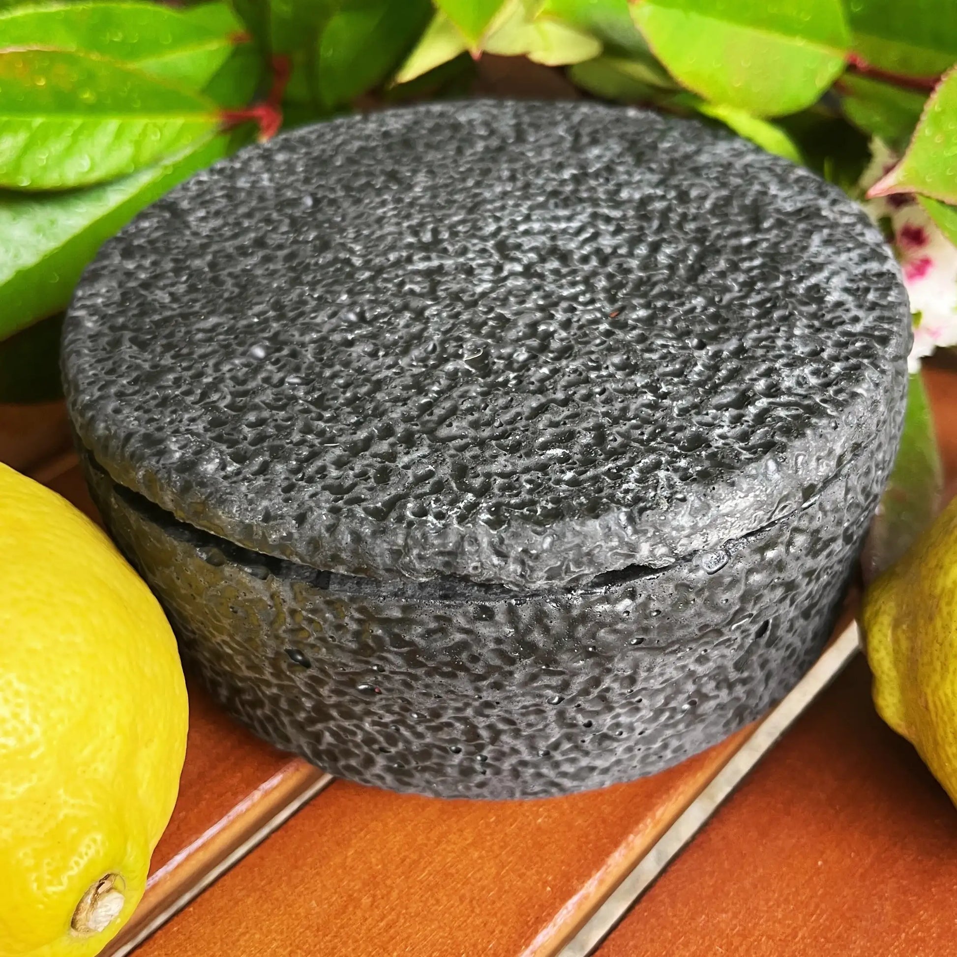 Schwarze XL Outdoor-Kerze „Der Abend“ mit Citronella-Duft