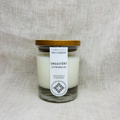 Ungestört von Verdancia Manufaktur – Vorderansicht der Citronella-Kerze