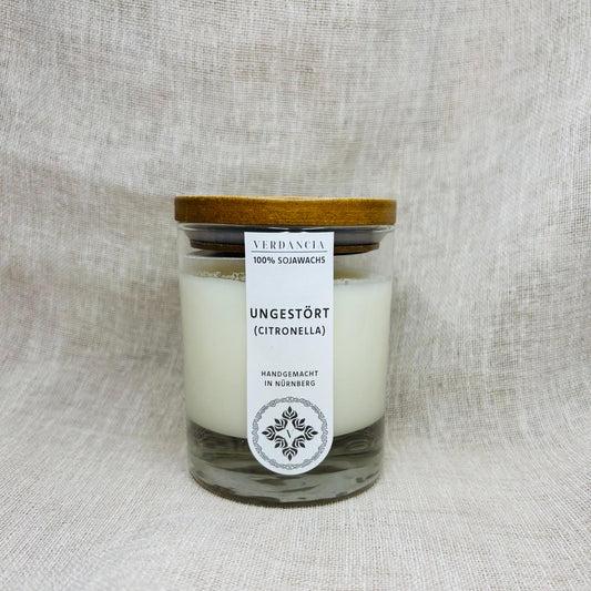 Ungestört von Verdancia Manufaktur – Vorderansicht der Citronella-Kerze