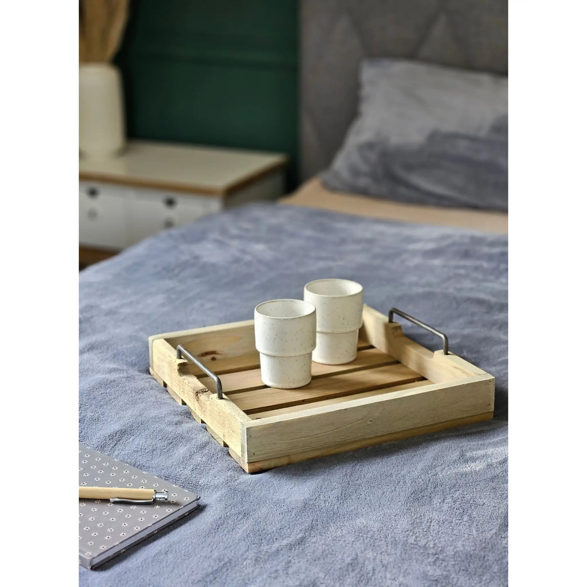 Dekotablett aus Holz – 2er-Set mit Metallgriffen