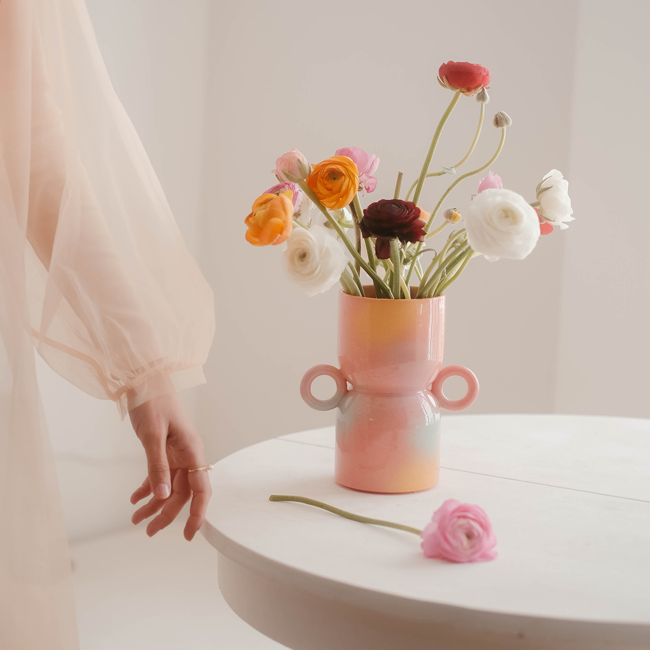 Euphoria Designvase aus handgegossener Keramik