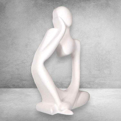 Weiße Frauenfigur als Basis für eine individuell gestaltete Gothic-Version