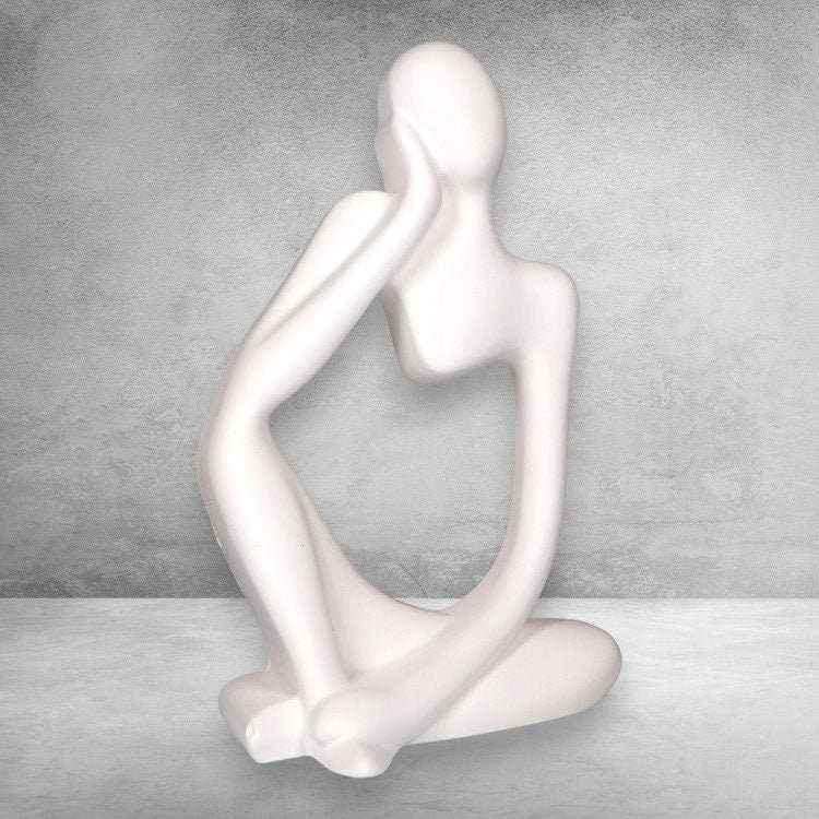 Handgemachte Frauenfigur in reduzierter skulpturaler Form