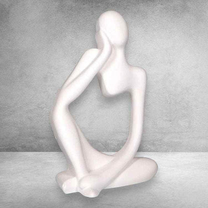 Handgemachte Frauenfigur in reduzierter skulpturaler Form