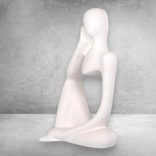 Handgefertigte Frauenfigur als moderner Akzent für Regal und Sideboard