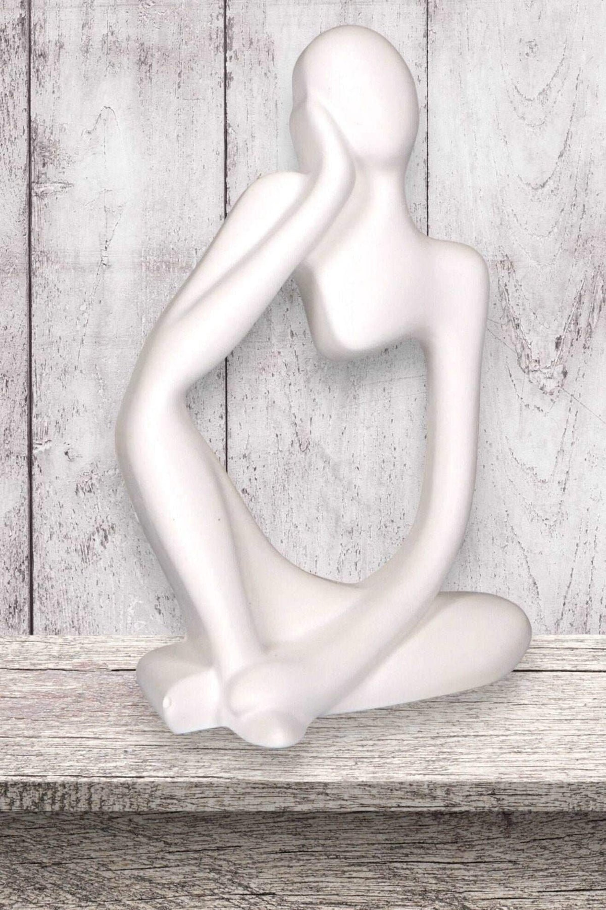 Stilvolle Frauenfigur als kleine Skulptur für moderne Wohnräume
