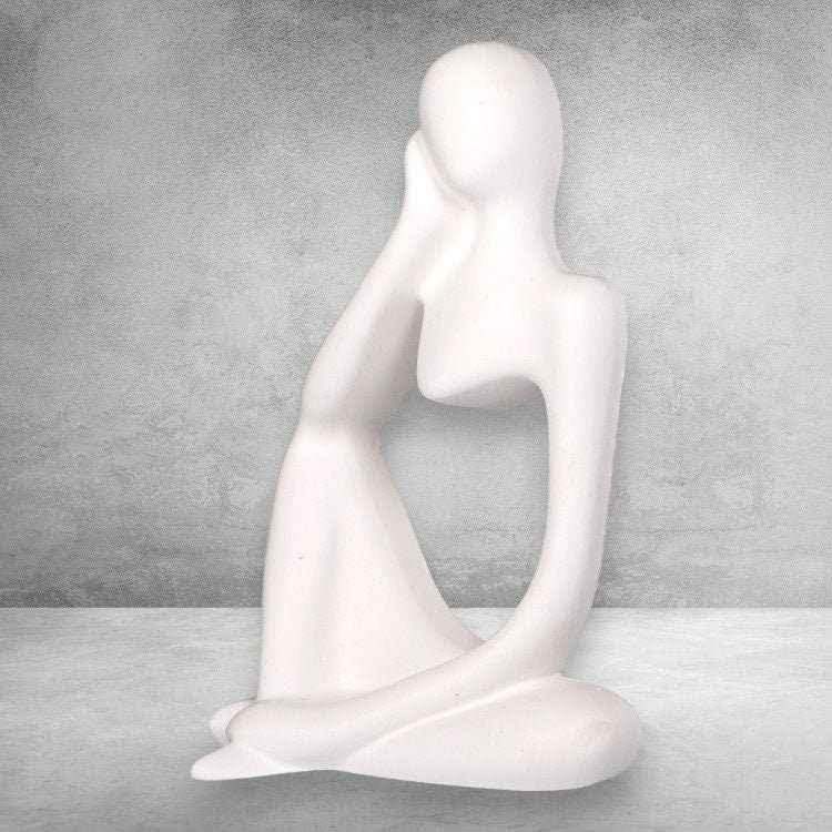 Nachdenkliche Frauenfigur als stilvolle Geschenkidee mit Ausdruck