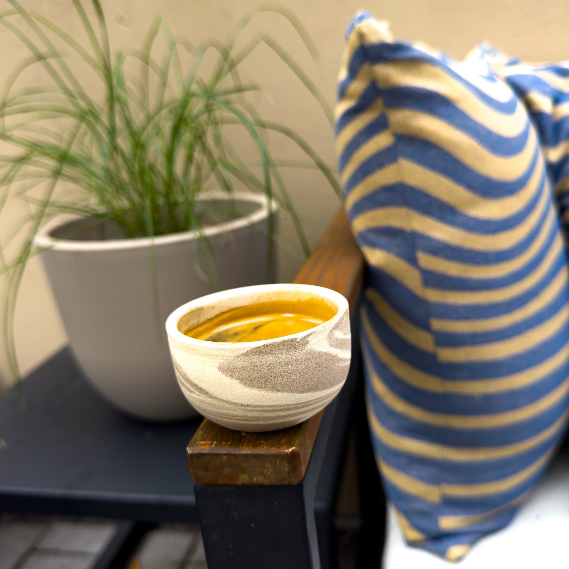 Handgemachte KUMO Espresso Tasse Mixed Clay als Geschenkidee für Kaffeeliebhaber