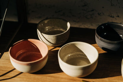 KUMO Flat White Altrosa von Mura Mura Ceramics
