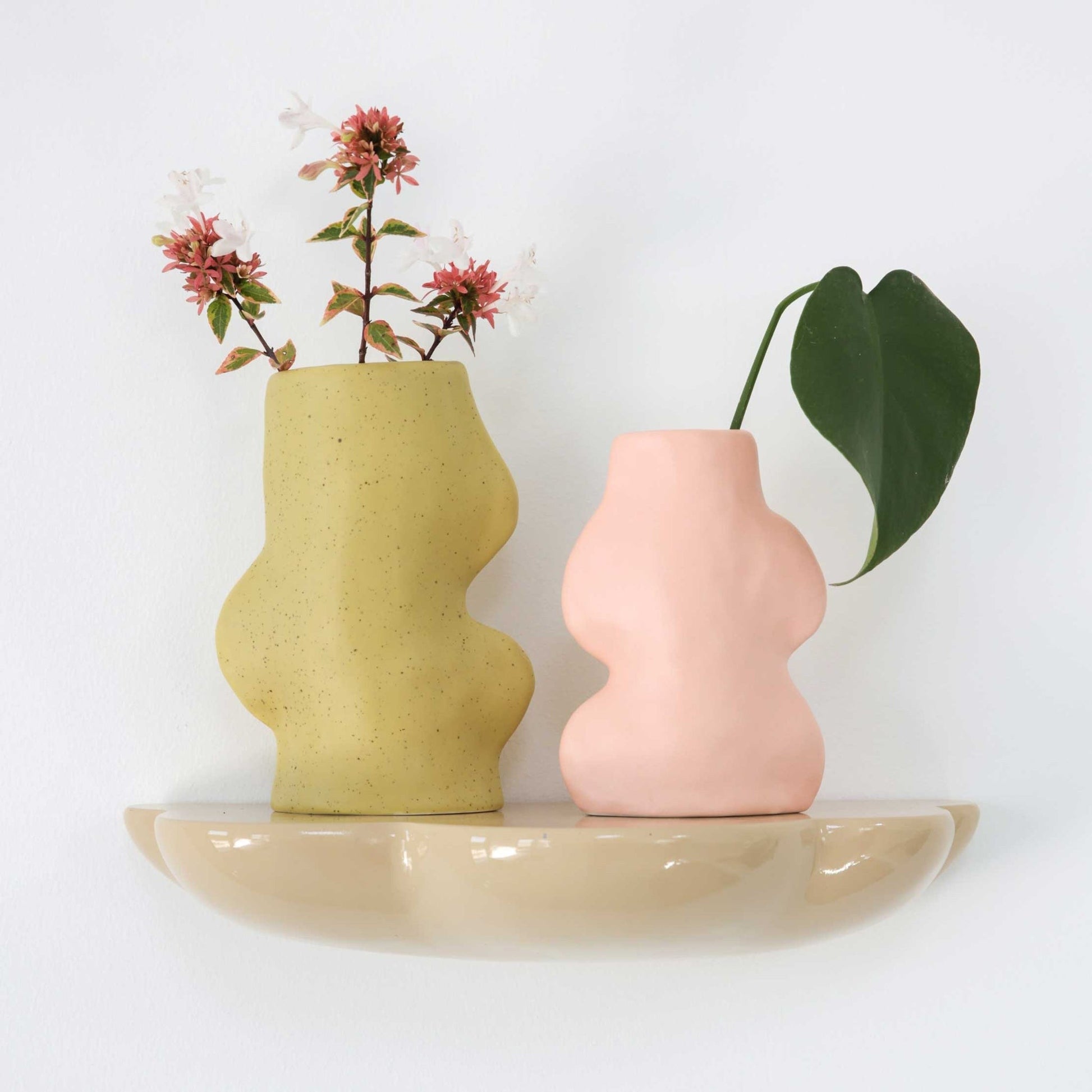 Fluxo Keramikvase Pistaziengrün für Blumen und Trockenblumen