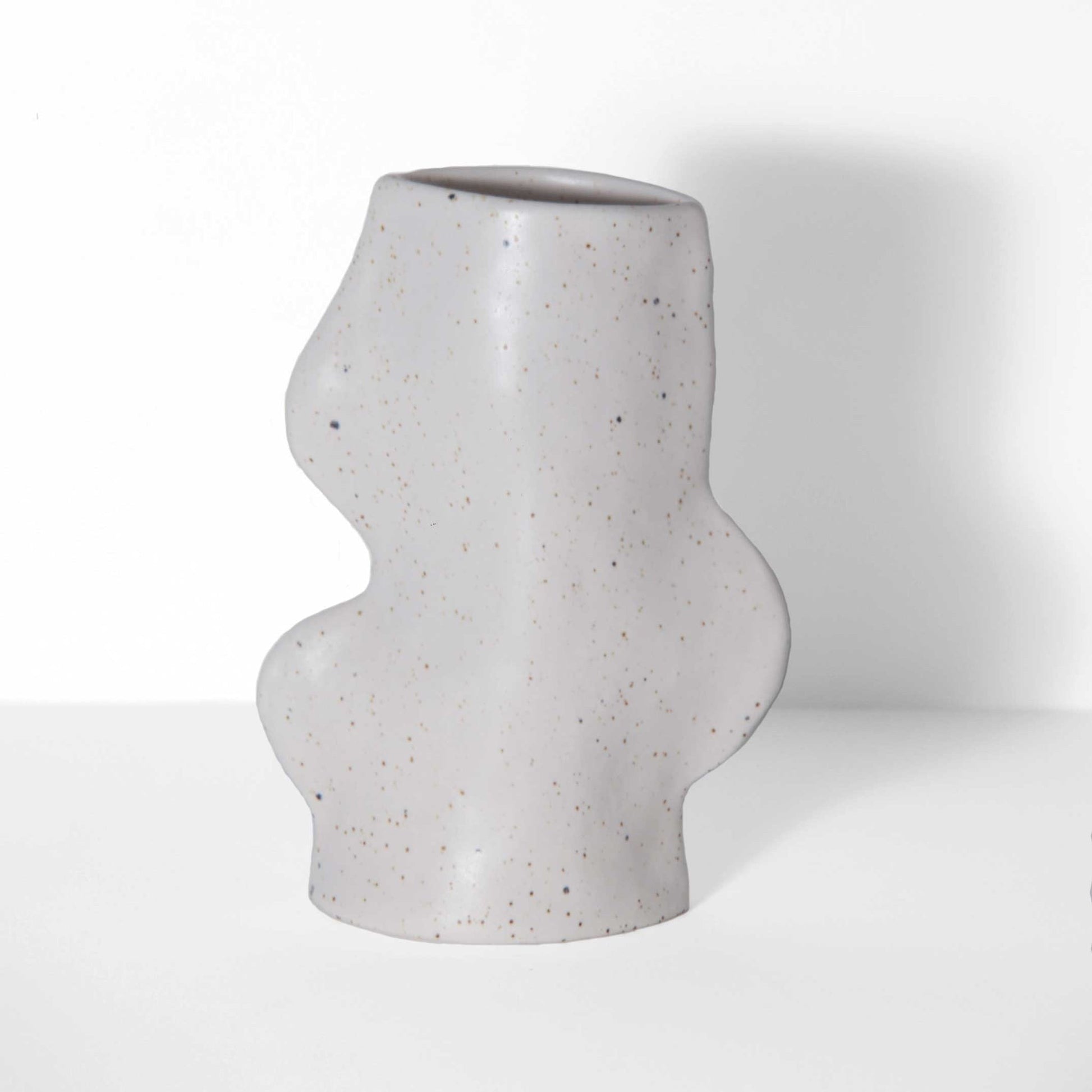 Fluxo Keramikvase Medium in Weiß – handgefertigt in Portugal