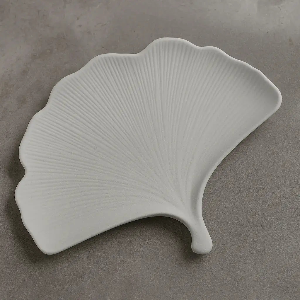 Handgemachtes Ginkgoblatt als kleine Ablage für Schmuck