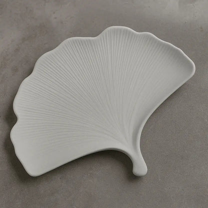 Handgemachtes Ginkgoblatt als kleine Ablage für Schmuck