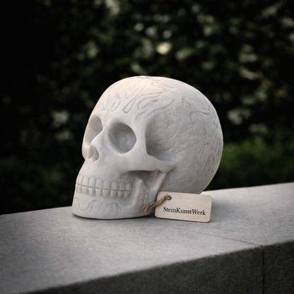 Gothic Totenkopf Dekofigur von SteinKunstWerk für stilvolle Wohnatmosphäre und bewusste Momente