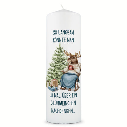 Personalisierte Weihnachtskerze „Glühwein Elch“ – Frontansicht der großen Stumpenkerze
