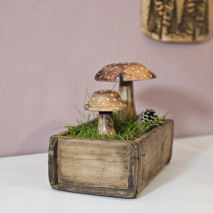 Rustikale Ziegelform aus Holz als längliche Aufbewahrungs- und Dekokiste