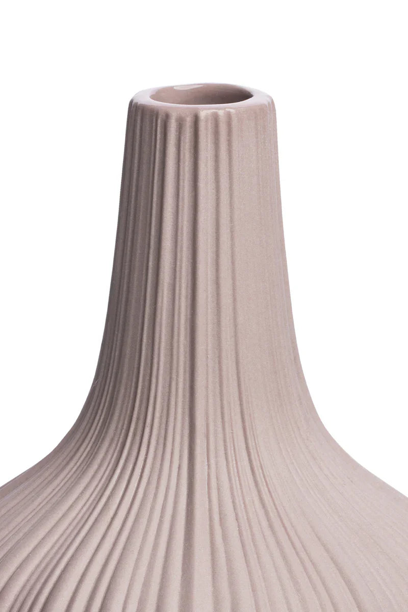 Roséfarbene Tranquillo Vase Vintage mit einzelnen Blumen dekoriert