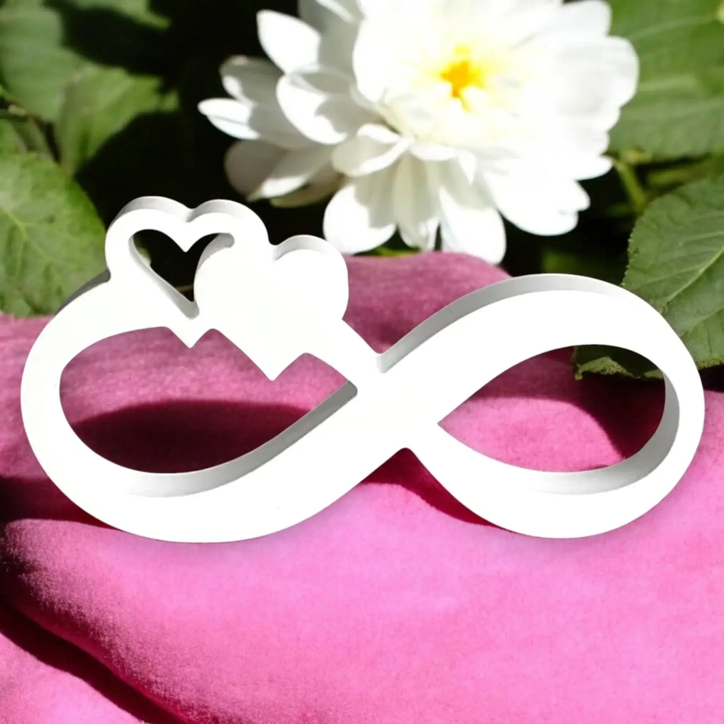 Infinity-Deko mit Herz – Symbol unendlicher Liebe im modernen Design - by SteinKunstWerk | HE aus nachhaltiger Herstellung