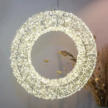 Beleuchteter Weihnachtskranz mit warmweißen LEDs als Türkranz für innen und außen