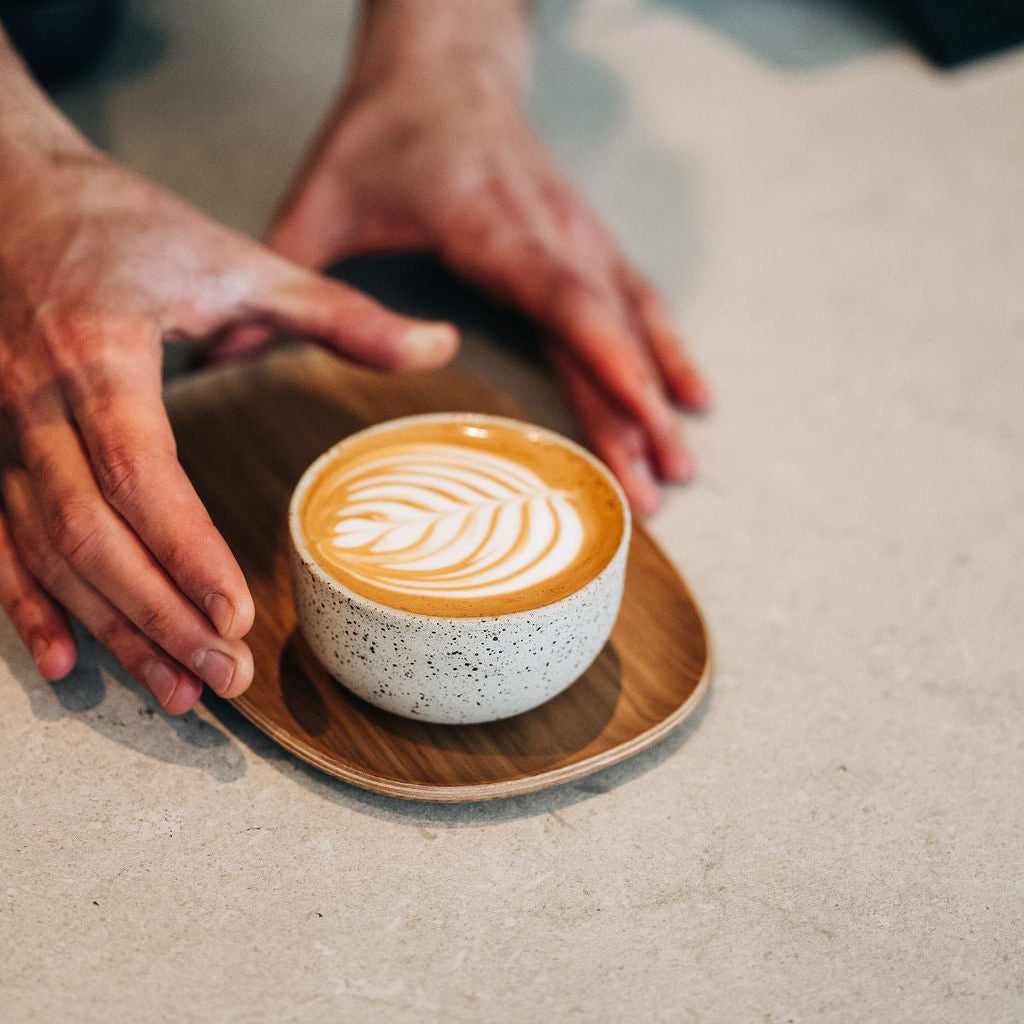 Handgemachte KUMO Cappuccinotasse Blau für Coffee Rituals