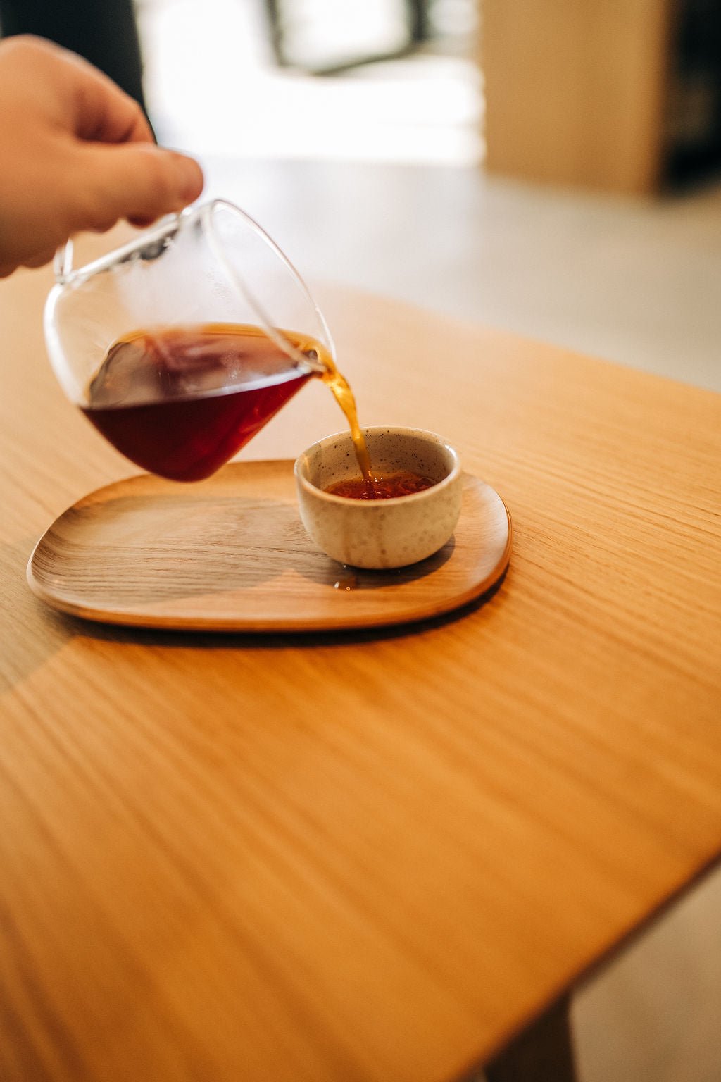 KUMO Espresso Blau – Detailansicht der Keramiktasse