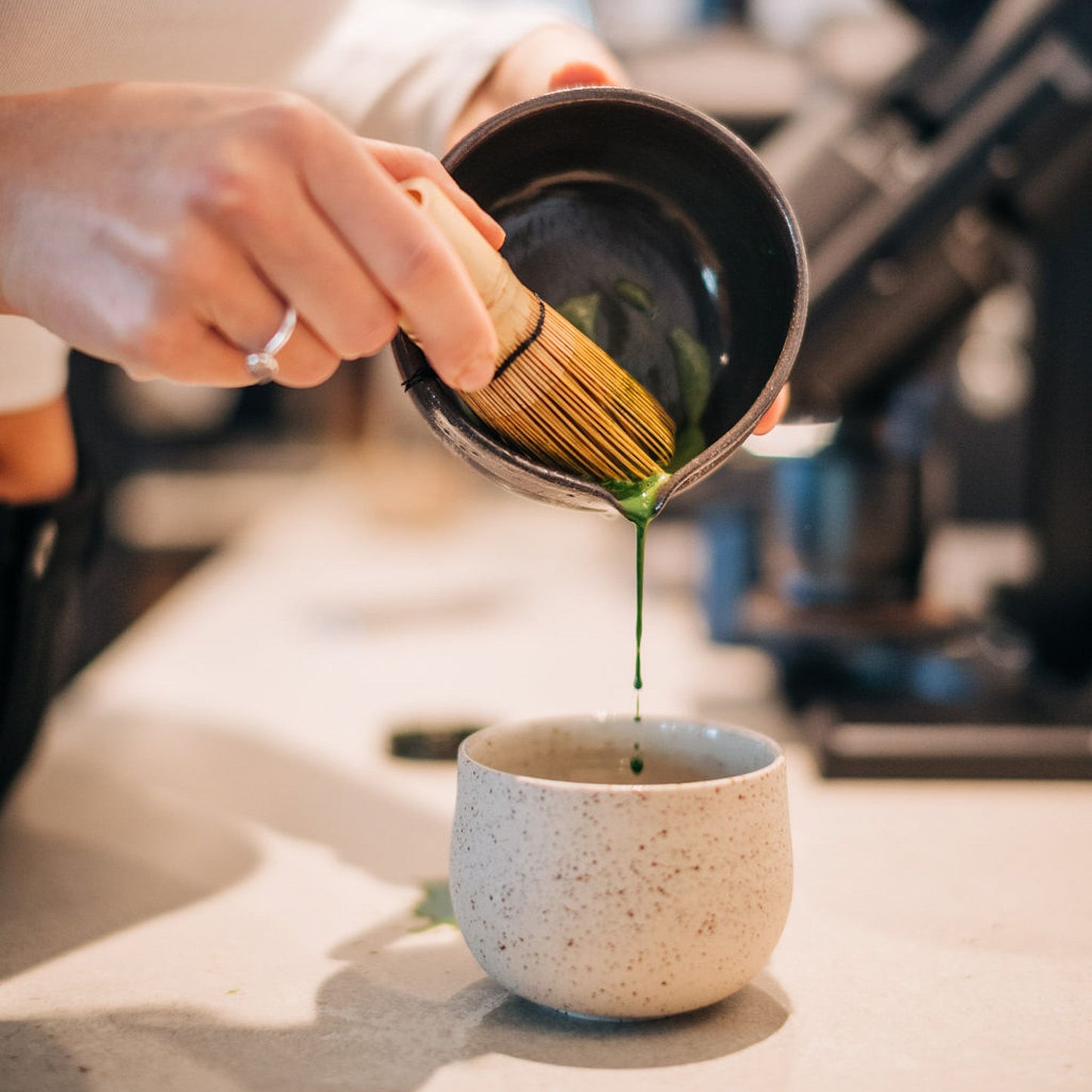 Handgemachtes Matcha Set in Grau-Schwarz
