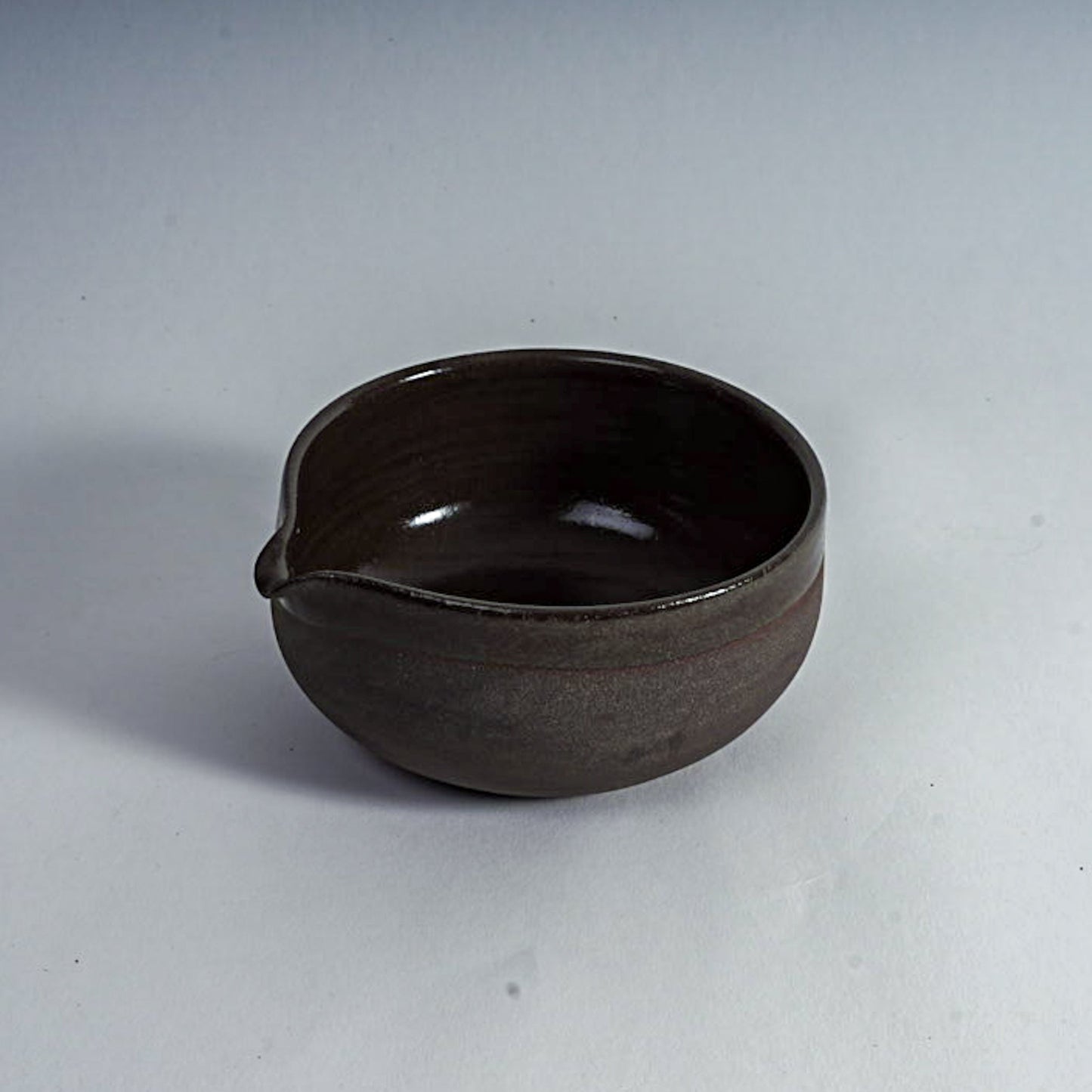 Matcha Chawan Grau-Schwarz mit passendem Zubehör