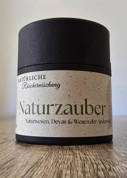 Naturzauber Räuchermischung im natürlichen Waldambiente
