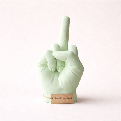 Pastelgroene statementfiguur met humor voor thuiskantoor, plank en originele cadeaus