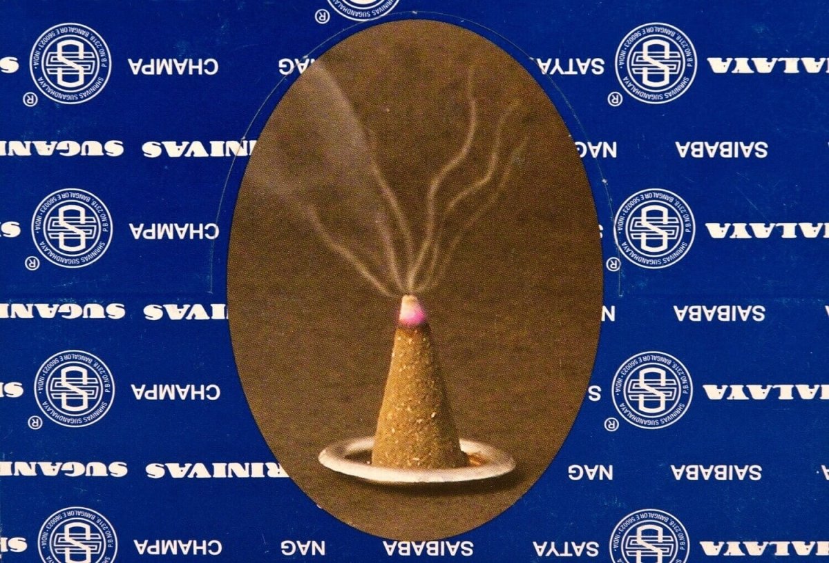 Nag-Champa-Räucherkegel in der Verpackung