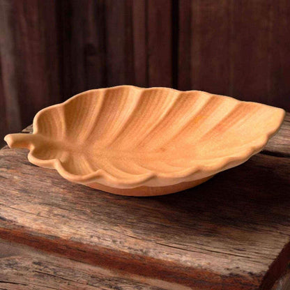 SteinKunstWerk Schmuckschale in Beige, muschelförmig, natürliche Deko mit warmem Holz-Hintergrund