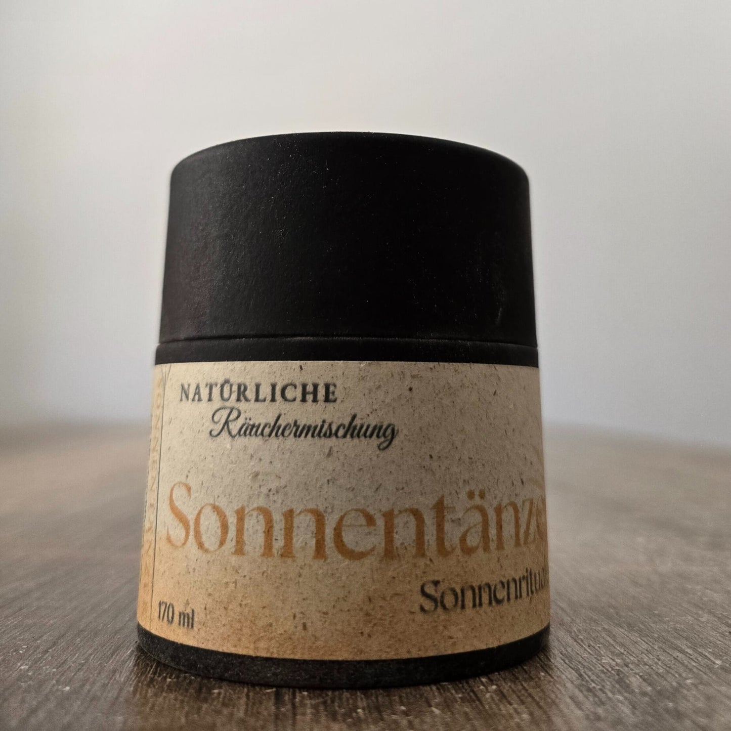 Sonnentänzer Räuchermischung im sommerlichen Ritualambiente