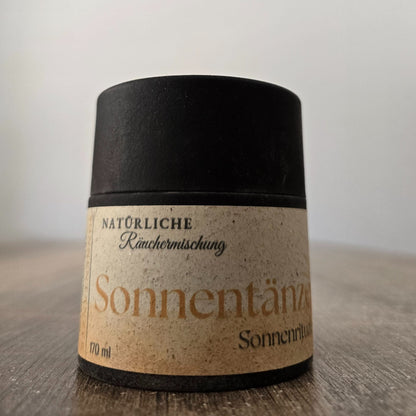 Sonnentänzer Räuchermischung im sommerlichen Ritualambiente