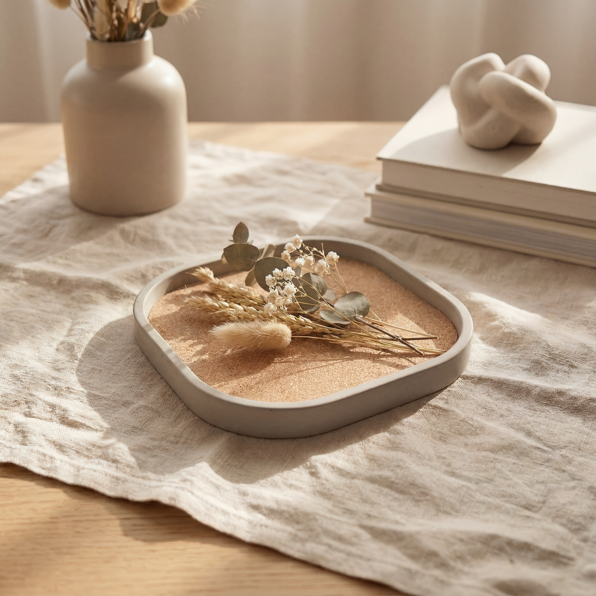 Bannik Design Giske – handgegossene Betonschale mit Korkeinsatz, Produktansicht 3