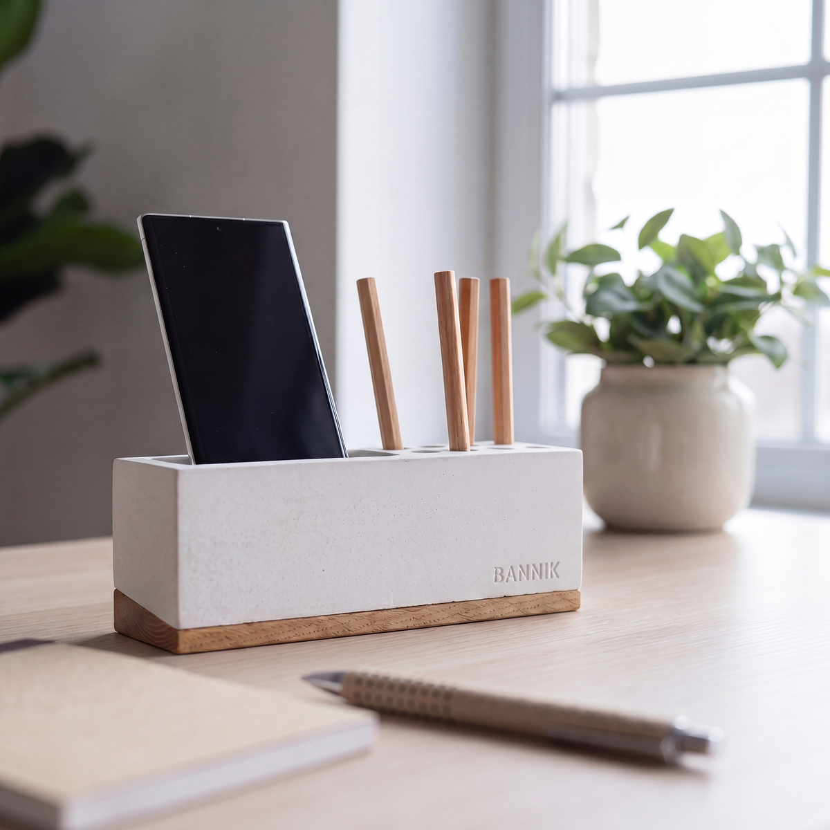 Bannik Design Sandvika – Schreibtisch-Organizer aus Beton und Eichenholz, Produktansicht 1