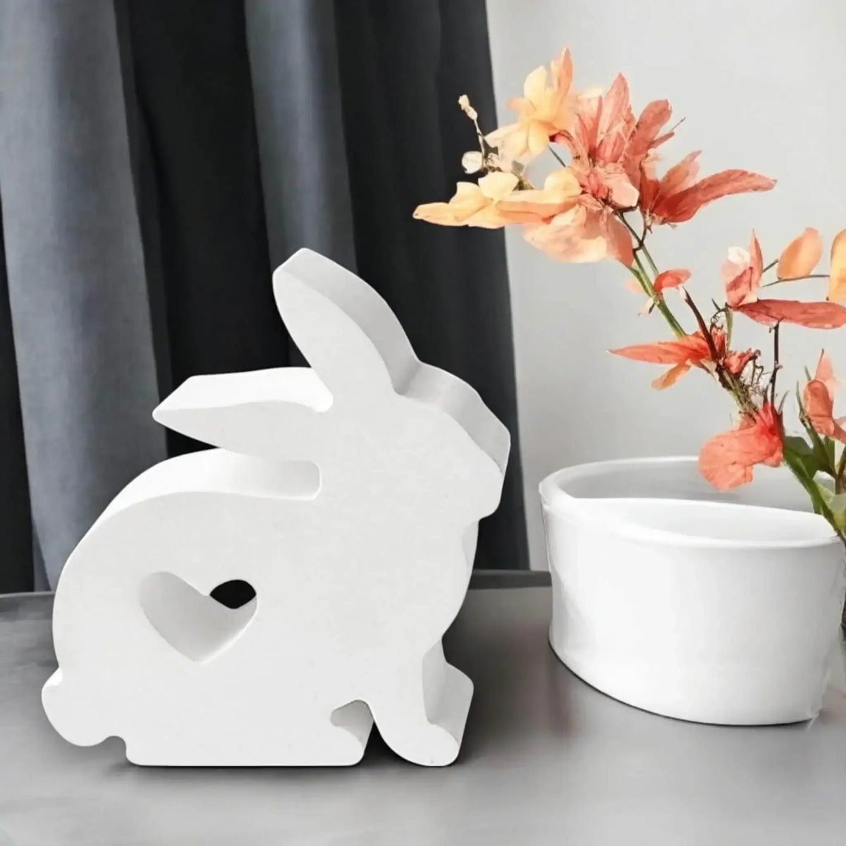 Charmanter sitzender Osterhase - by SteinKunstWerk | HE aus nachhaltiger Herstellung