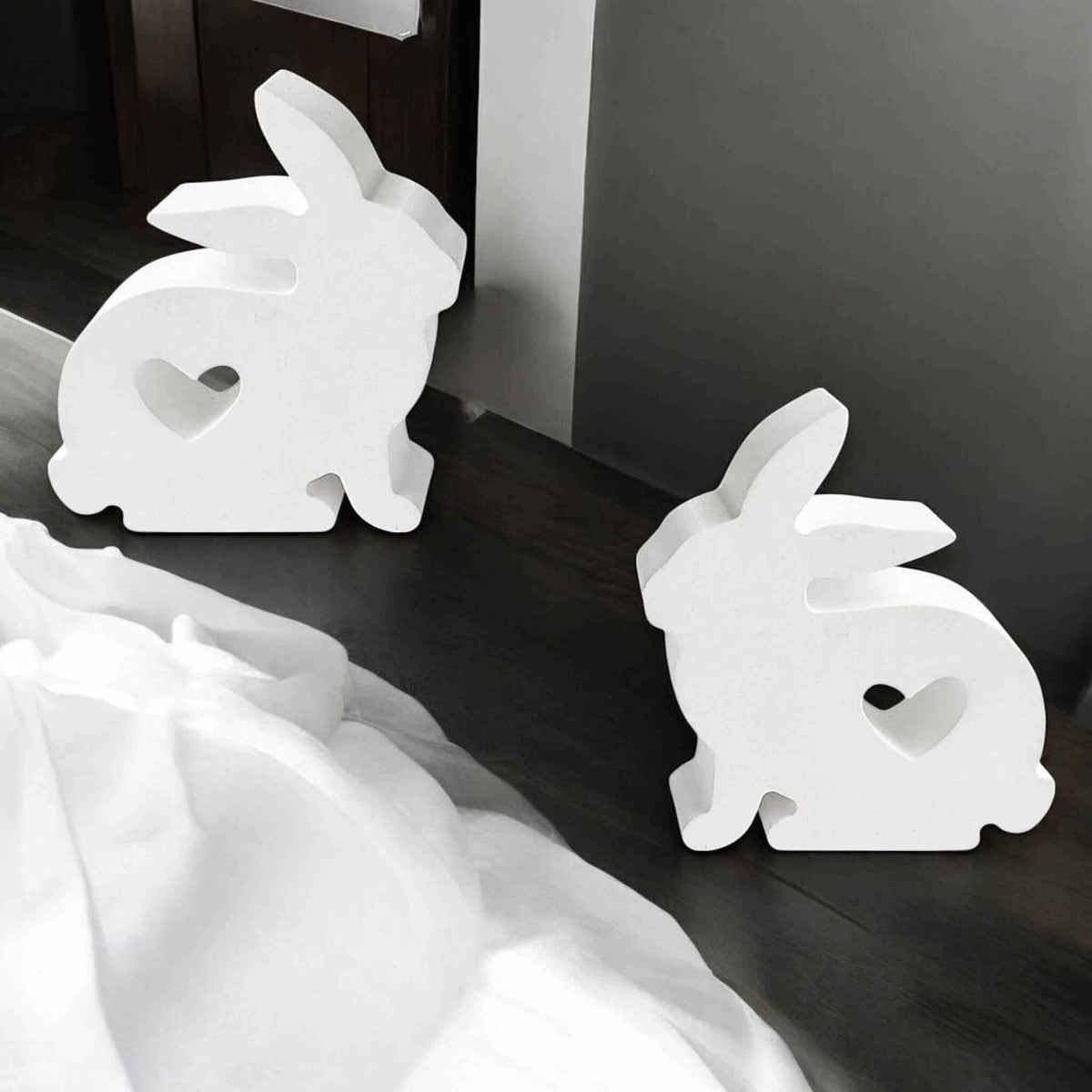 Charmanter sitzender Osterhase - by SteinKunstWerk | HE aus nachhaltiger Herstellung