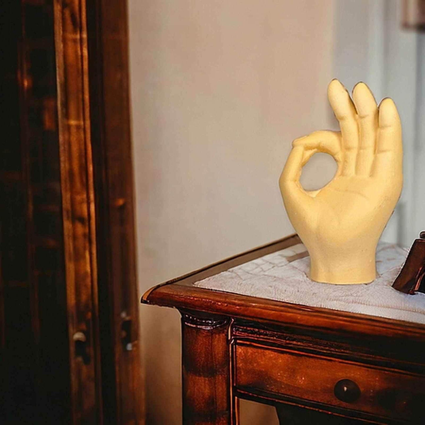 Okay-Zeichen von SteinKunstWerk für stilvolle Wohnatmosphäre und bewusste Momente