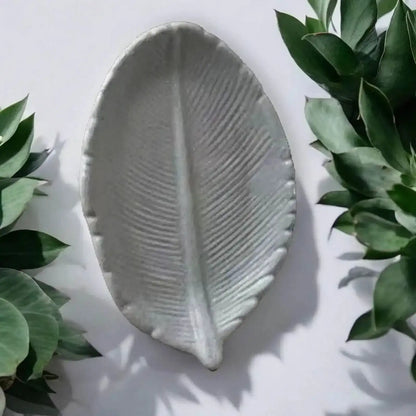 Exotische Blatt-Schmuckschale – tropische Eleganz für dein Zuhause - by SteinKunstWerk | Deko aus nachhaltiger Herstellung