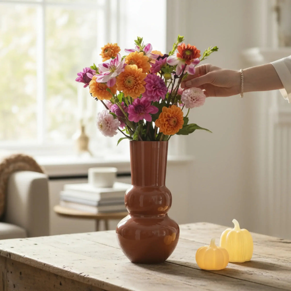 Metallvase – 30 cm in Beige oder Terrakotta